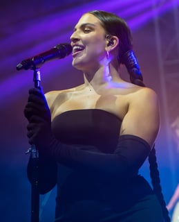 Picture of Mae Muller