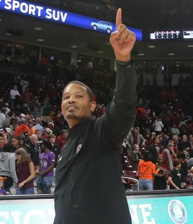 Picture of Lamont Paris