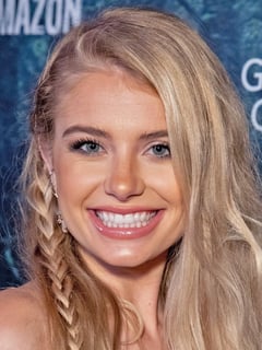 Picture of Demi Burnett