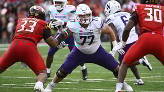 Picture of offensive lineman