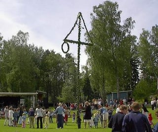 Picture of maypole