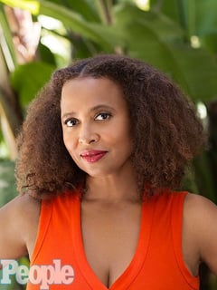 Picture of Lisa Nicole Carson
