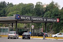 Picture of border checkpoint