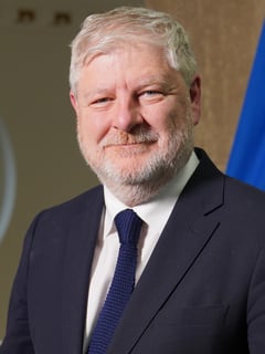 Picture of Angus Robertson