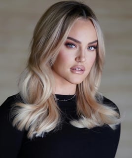 Picture of Lacey Schwimmer