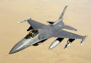 Picture of General Dynamics F-16 Fighting Falcon