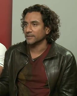 Picture of Naveen Andrews