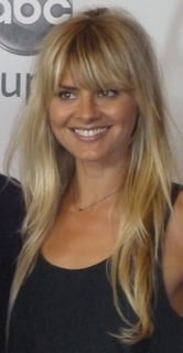 Picture of Eliza Coupe
