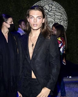 Picture of Damian Hurley