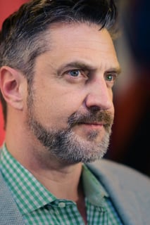 Picture of Raúl Esparza