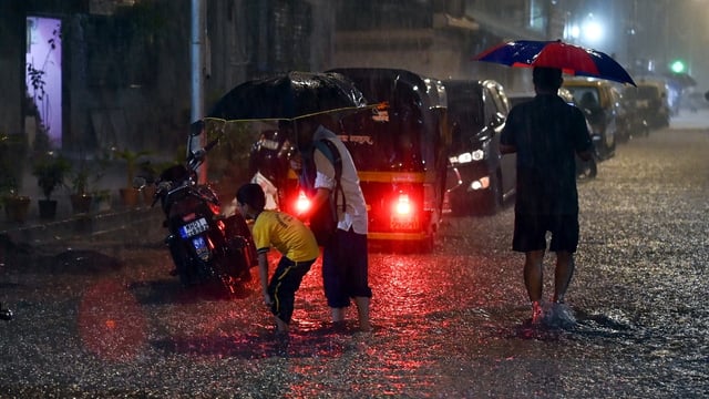 Coastal and northern regions of Karnataka face yellow alerts for heavy rain, thunderstorms, and lightning. (Raju Shinde/HT Photo)