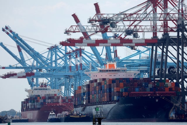 Docked cargo ships are loaded with shipping containers at Port Elizabeth, New Jersey, U.S., July 12, 2023. REUTERS/Mike Segar/File Photo