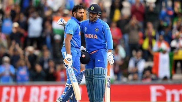 Rohit Sharma (L) and MS Dhoni during the 2019 World Cup