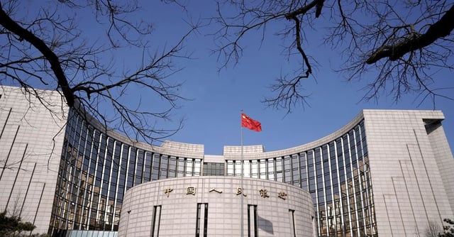 The headquarters of the People's Bank of China, the central bank, is pictured in Beijing, China, February 3, 2020. REUTERS/Jason Lee/File Photo