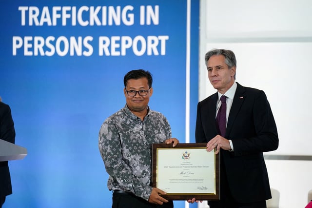 U.S. Secretary of State Antony Blinken presents Mech Dara with the TIP Report Hero award at the release of the 2023 Trafficking in Persons (TIP) Report at the State Department in Washington, D.C., U.S., June 15, 2023. REUTERS/Sarah Silbiger/File Photo