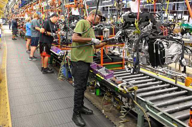 Engines assembled as they make their way through the assembly line at the General Motors (GM) manufacturing plant in Spring Hill, Tennessee, U.S. August 22, 2019.  REUTERS/Harrison McClary/File Photo