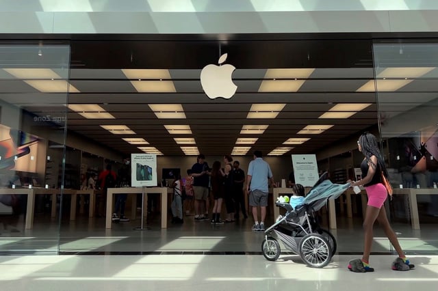 Two Apple stores have unionized while others across the country are trying to do so in the face of the company's anti-union campaigns. © Chip Somodevilla/Getty Images