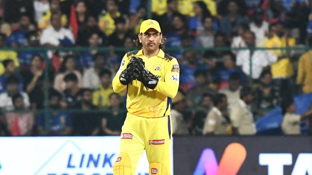 Kartik silences Ravi Shastri with 'MS Dhoni' reply to his 'name one wicketkeeper who...' question in IND vs BAN Test