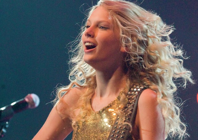 Taylor Swift performs at the Houston Livestock Show and Rodeo March 20, 2009.