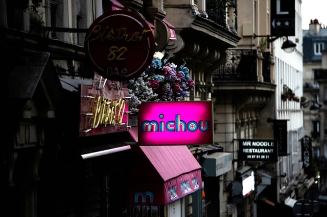 L'emblématique cabaret Chez Michou, placé en liquidation judiciaire, va être repris par l'humoriste Gad Elmaleh.
