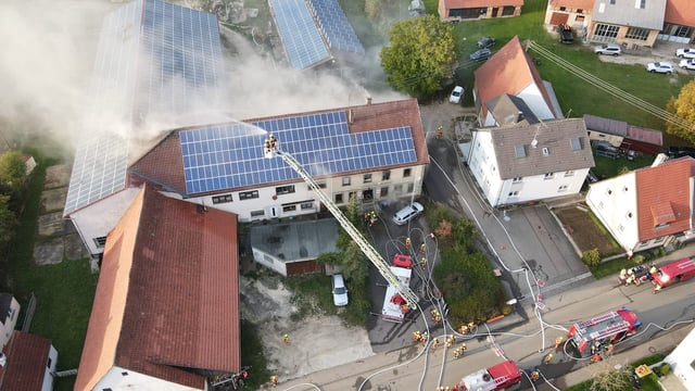 Amstetten – 3 Stunden löschte die Feuerwehr. Dann entdeckte sie den Toten.