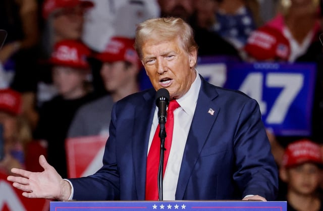 Republican presidential nominee and former U.S. President Donald Trump holds a campaign rally in Reno, Nevada, U.S. October 11, 2024.  REUTERS/Fred Greaves