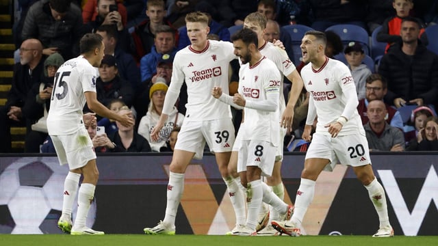 Manchester United's Bruno Fernandes, 2nd right, celebrates with teammates after scoring their sides first goal , during the English Premier League soccer match between Burnley and Manchester United at Turf Moor, in Burnley, England, Saturday, Sept. 23, 2023. (Richard Sellers/PA via AP)