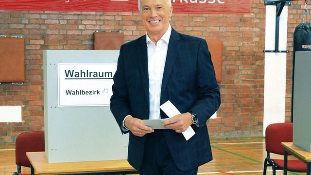 AfD candidate for mayor of Nordhausen, arrives at the polling station to cast his ballot, in Nordhausen, Germany, Sunday, Sept. 24, 2023. The German city of Nordhausen is best known as the location of the former Nazi concentration camp Mittelbau-Dora. A mayoral election on Sunday could again put the focus on the municipality of 42,000 people if a far-right candidate wins the vote. (Silvio Dietzel/dpa via AP)