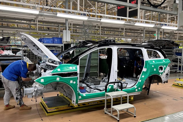 Employees work on an electric vehicle (EV) production line during an organised media tour to a factory under Jiangling Group Electric Vehicle (JMEV), in Nanchang, Jiangxi province, China May 22, 2024. REUTERS/Kevin Krolicki/File Photo