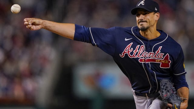 Atlanta Braves starting pitcher Charlie Morton throws during the first inning of a baseball game against the Washington Nationals at Nationals Park, Friday, Sept. 22, 2023, in Washington. (AP Photo/Andrew Harnik)