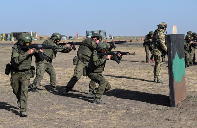 Recruits undergo combat assault training under the supervision of officers of Russia's Southern Military District in the course of Russia-Ukraine conflict, at a firing range in the Rostov region, Russia October 4, 2024. REUTERS/Sergey Pivovarov/ File Photo