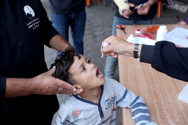 Palestinian child is vaccinated against polio during the second round of a vaccination campaign, amid the Israel-Hamas conflict, in Deir Al-Balah in the central Gaza Strip, October 14, 2024. REUTERS/Ramadan Abed/File Photo