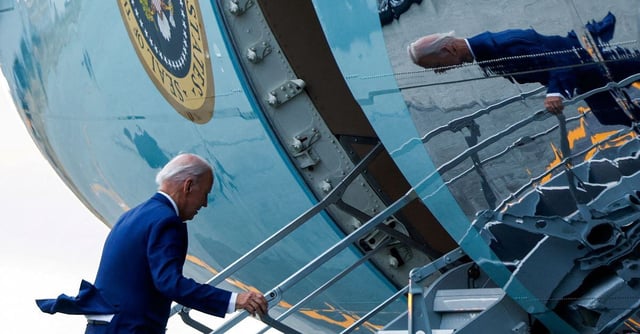 U.S. President Joe Biden departs San Francisco International Airport for Arizona after meeting with the President's Council of Advisors on Science and Technology (PCAST), in San Francisco, California, U.S., September 27, 2023. REUTERS/Evelyn Hockstein/File Photo