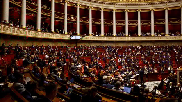 La surtaxe sur les grandes entreprises avait été renforcée par un amendement LFI vendredi avant que les députés ne la rejettent.