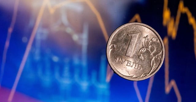 A view shows a Russian one rouble coin in front of a screen displaying the Spasskaya tower of the Moscow Kremlin in this illustration picture taken August 22, 2023. REUTERS/Maxim Shemetov/Illustration/File photo