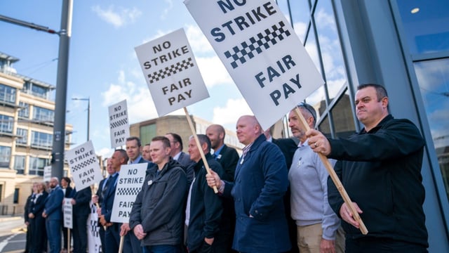 Police officers demonstrate outside a Scottish Police Authority meeting at the Cosla offices in Edinburgh