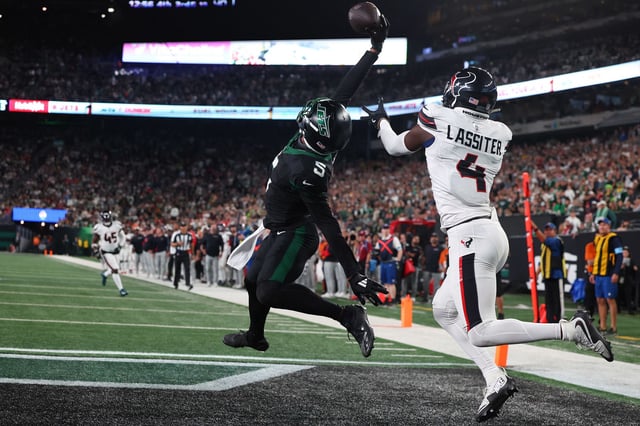 New York Jets wide receiver Garrett Wilson made a brilliant one-handed touchdown catch during the victory over the Houston Texans.