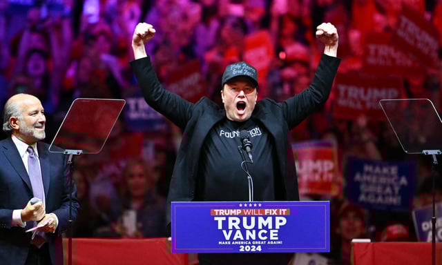 Elon Musk s'est élancé sur la scène du Madison Square Garden à New York, ce dimanche 27 octobre, pour soutenir la candidature de Donald Trump.