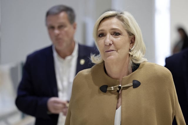 Marine Le Pen arrive au tribunal de Paris, mardi 5 novembre.