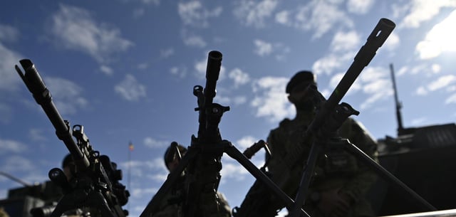Nato-Soldaten während einer Gefechts-Übung