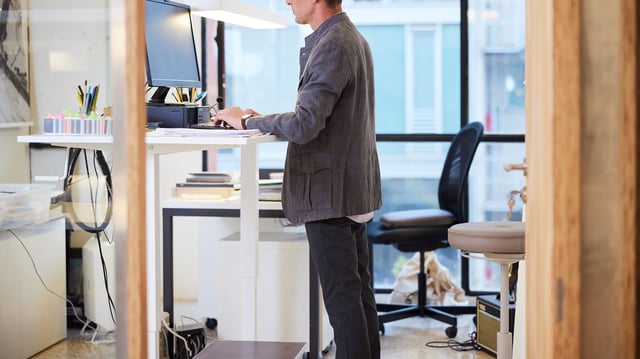 Standing desks became a popular choice for people concerned about the effects of sitting all day but they might not have many advantages, a new study has found.