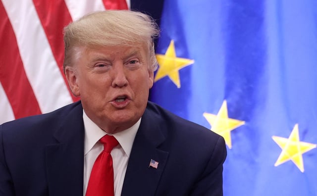 Le dollar s’est encore renforcé mardi, atteignant son plus haut depuis un an face à l’euro.