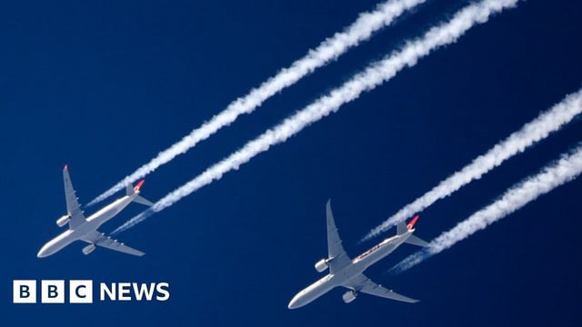 Planes flying with contrails