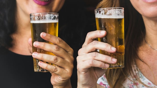 A study reveals beer drinkers tend to have worse dietary habits than wine drinkers.