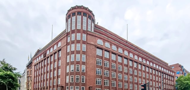 Blick auf das Gebäude der Finanzbehörde Hamburg am Gänsemarkt 36