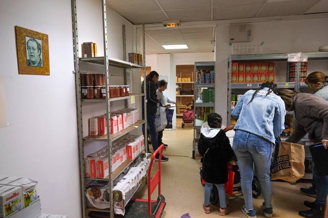La 40e campagne de distribution alimentaire des Restos du cœur débute ce mardi 19 novembre, dans un contexte de meilleure santé financière pour l'association.