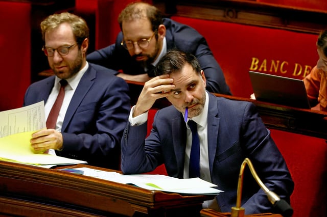 Le ministe de l'Économie, Antoine Armand, et son collègue au Budget, Laurent Saint-Martin, le 22 octobre 2024, à l'Assemblée nationale.
