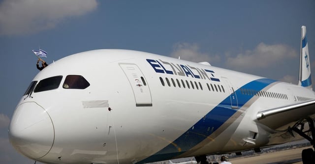 The first of Israel's El Al Airlines order of 16 Boeing 787 Dreamliner jets, lands at Ben Gurion International Airport, near Tel Aviv, Israel August 23, 2017. REUTERS/Amir Cohen/File Photo