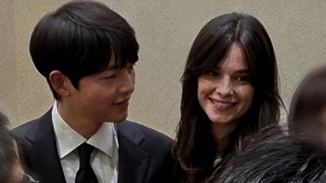 Song Joong Ki and wife Katy Louise Saunders at sister's wedding ceremony.