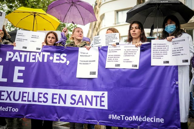 Manifestation devant le ministère des Solidarités et de la Santé pour protester contre les violences sexistes et sexuelles dans le secteur de la santé. 
